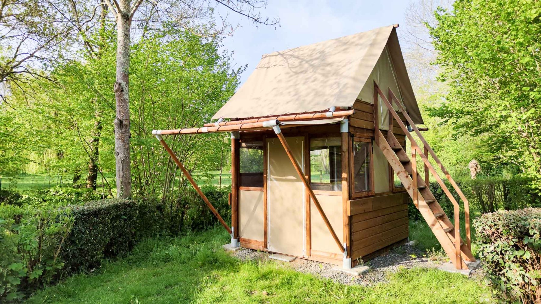 Tente bivouac pour cyclistes au Camping du Bac de Ménil